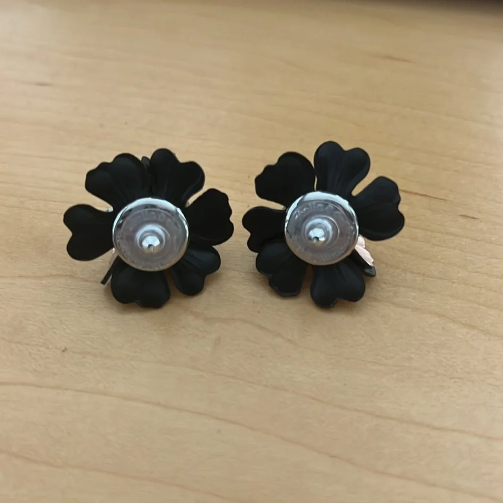 NWOT Stella & Dot Floral Statement Earrings Dusty Pink - Picture 3 of 4
